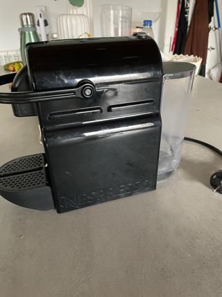 Cafetera Nespresso Delonghi con fuga de agua