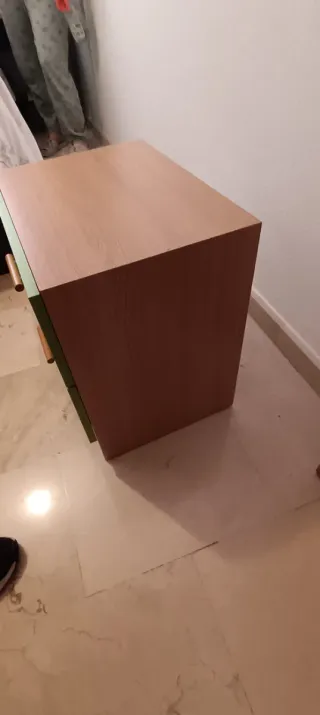 Mesita de noche juvenil en madera