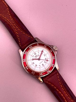 Lotus Hombre | Quartz · Esfera Blanca · Bisel Rojo