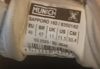 Tenis Munich blancos con detalles en rojo y azul