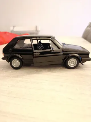 Modellino Burago Volkswagen Golf Mk1 GTI 1/24