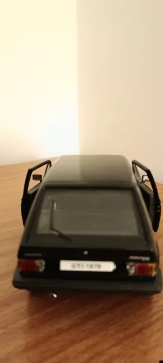 Modellino Burago Volkswagen Golf Mk1 GTI 1/24