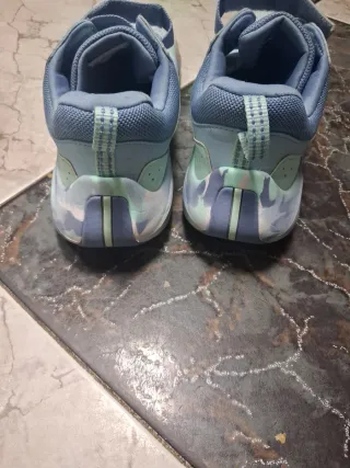 Zapatillas Decathlon y Fila 38(39) 10€cada