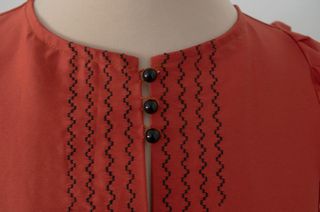 Blusa color teja con bordado