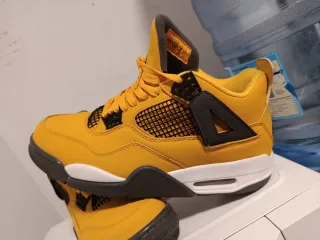 Zapatillas Jordan 4 Talla 43 Amarillas