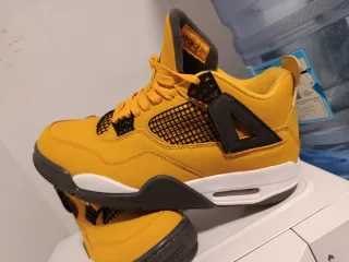 Zapatillas Jordan 4 Talla 43 Amarillas