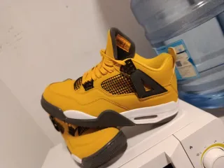 Zapatillas Jordan 4 Talla 43 Amarillas