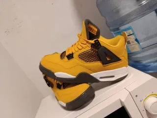 Zapatillas Jordan 4 Talla 43 Amarillas