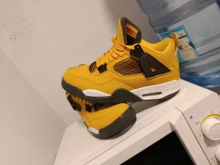 Zapatillas Jordan 4 Talla 43 Amarillas