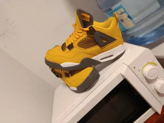Zapatillas Jordan 4 Talla 43 Amarillas