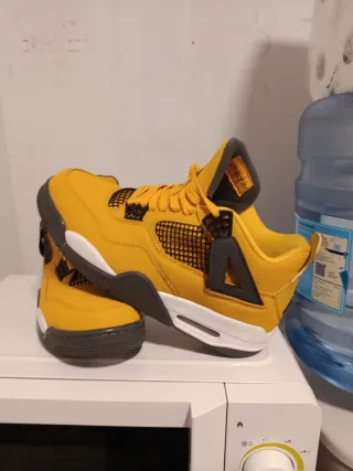 Zapatillas Jordan 4 Talla 43 Amarillas