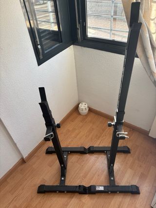 Banco de musculación con rack