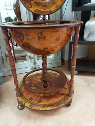 Mueble bar globo terráqueo decorado