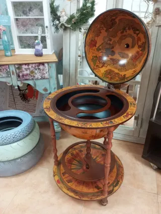 Mueble bar globo terráqueo decorado