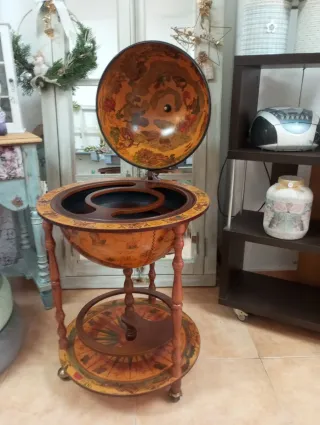 Mueble bar globo terráqueo decorado