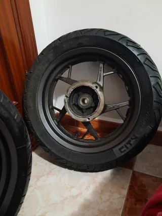Llantas con cubiertas Xmax 125/250