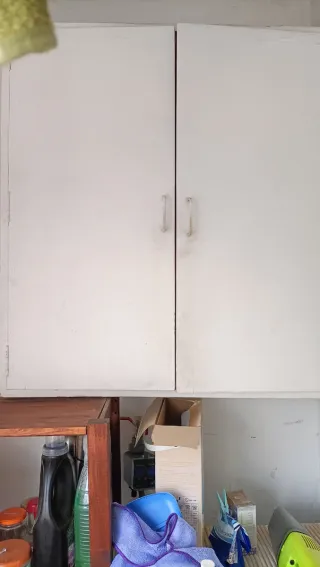 Mueble de madera blanco