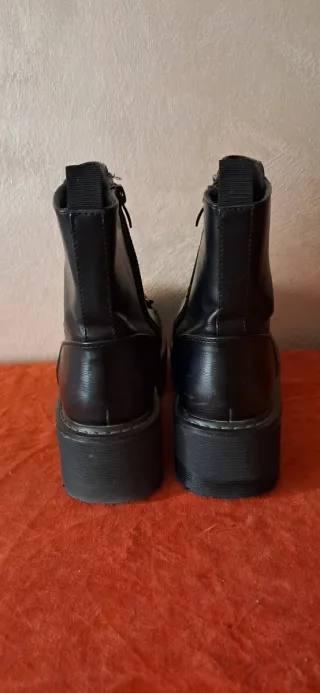 Anfibi biker con catena