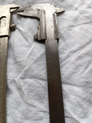 4 calibres antiguos de metal