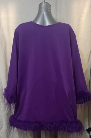 Vestido fiesta morado con plumas