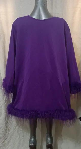 Vestido fiesta morado con plumas