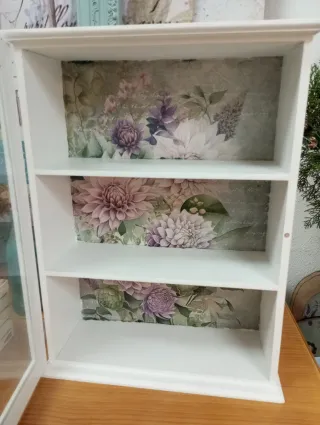 Armario decorado con puerta