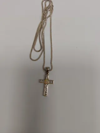 Cadena y cruz de plata
