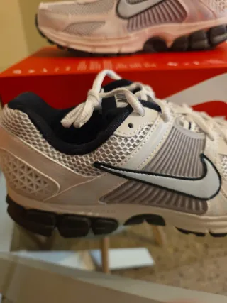 Nike Zoom Vomero 5 Gris Blanco