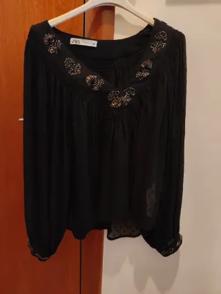 Camisa Zara bordada negra