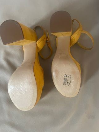 Sandalias Zara Basic Mostaza Talla 38