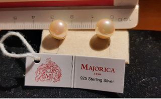 Pendientes Perla Majorica , en su caja original.