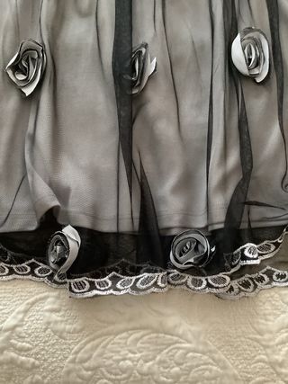 Vestido  de fiesta negro y gris con flores