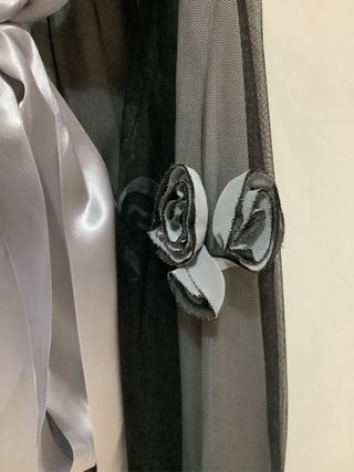 Vestido  de fiesta negro y gris con flores