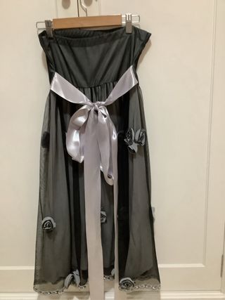 Vestido  de fiesta negro y gris con flores