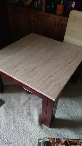 Mesa de centro de madera y mármol