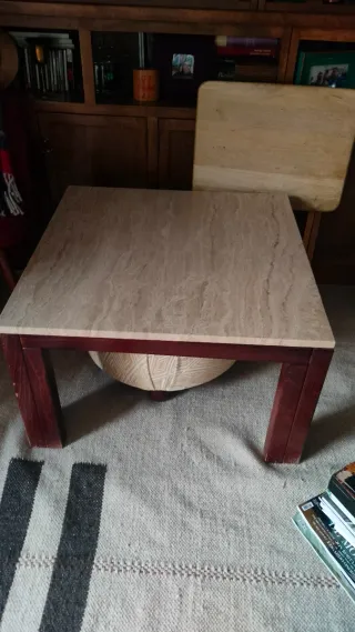 Mesa de centro de madera y mármol