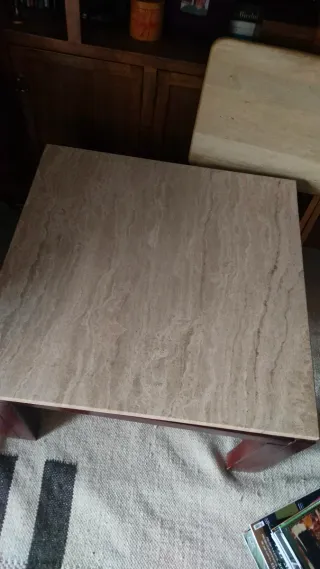 Mesa de centro de madera y mármol