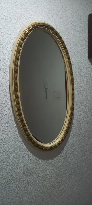 Espejo Ovalado Antiguo Beige y Dorado