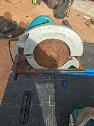Sierra Circular Makita SR2300