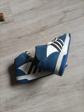 Zapatillas Adidas Altas Azul y Blanco