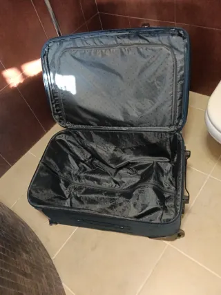 Maleta grande negra con ruedas