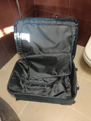 Maleta grande negra con ruedas