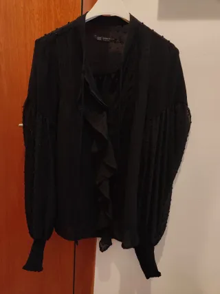 Camisa Zara Negra Volantes y Lunares