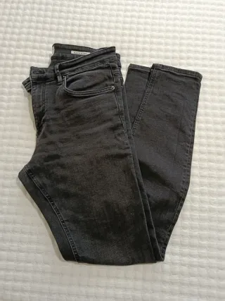 Pantalón vaquero negro Talla 42