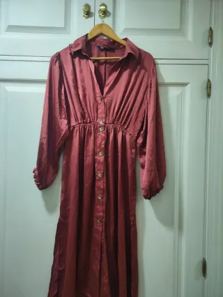 ZARA - Vestido satinado rosa empolvado