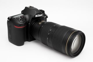 Cámara Nikon D780 + objetivo Nikon 70-200