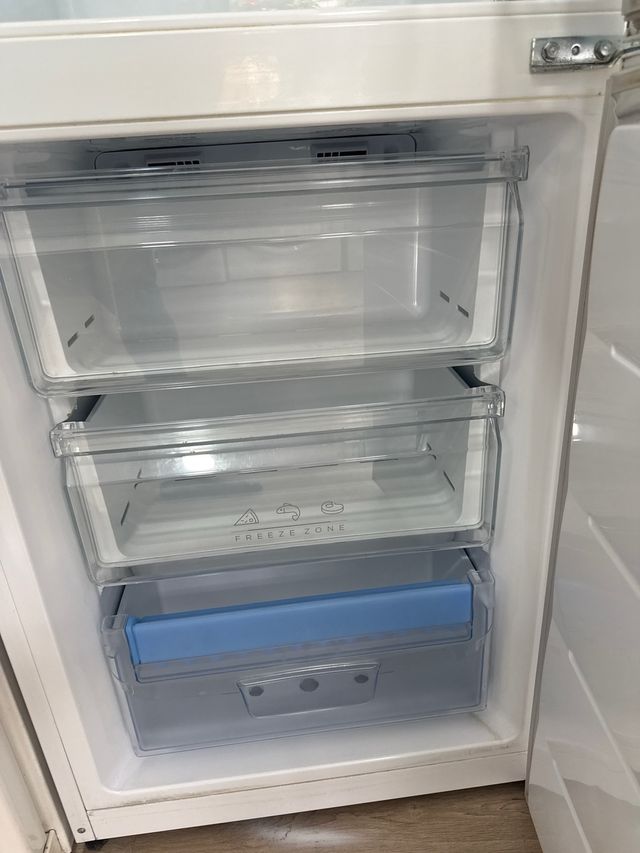 Nevera blanca Daewoo ￼