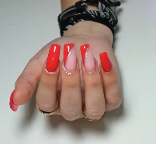 UÑAS ACRÍLICAS
