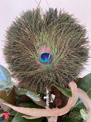 Abanico de plumas de pavo real