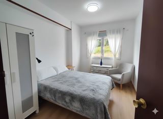 Habitación muy luminosa. Nevera y TV individual